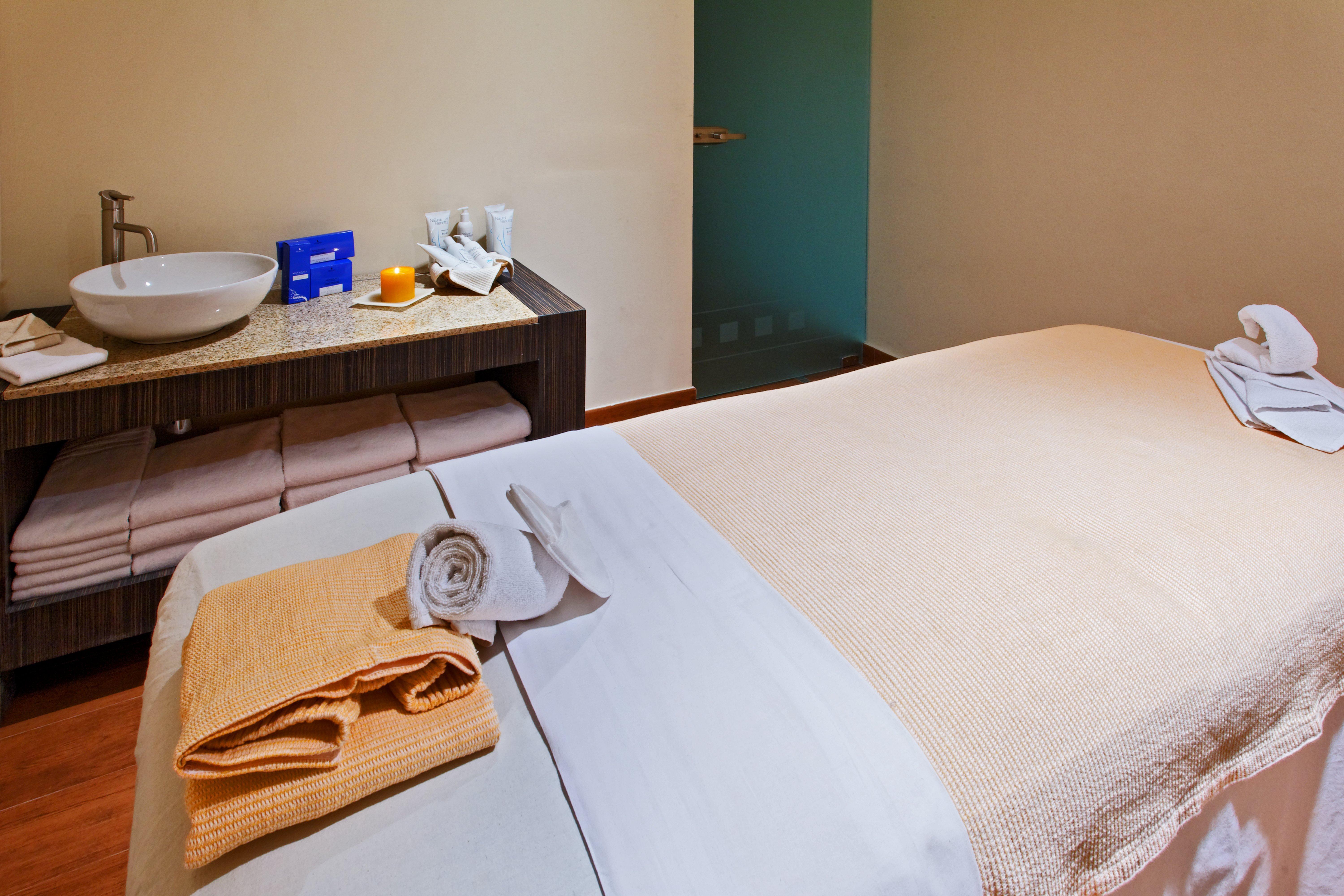 City-plaza Universidad By Ihg 4*